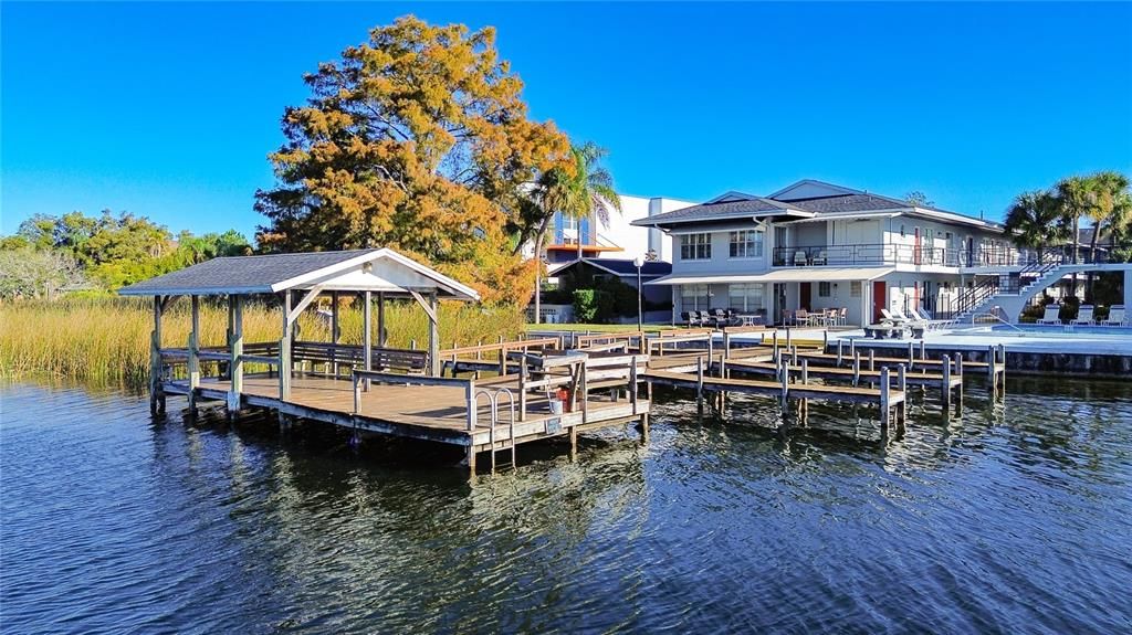 For Sale: $203,900 (1 beds, 1 baths, 630 Square Feet)