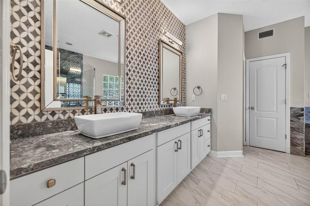 En Venta: $1,250,000 (4 camas, 3 baños, 3459 Pies cuadrados)