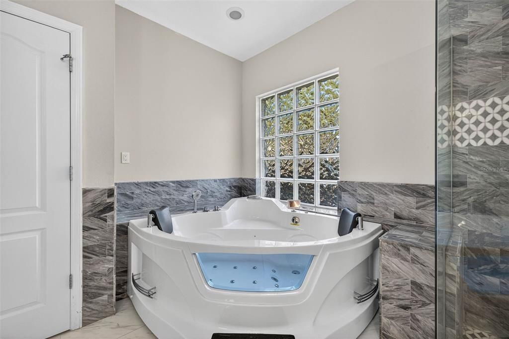 En Venta: $1,250,000 (4 camas, 3 baños, 3459 Pies cuadrados)