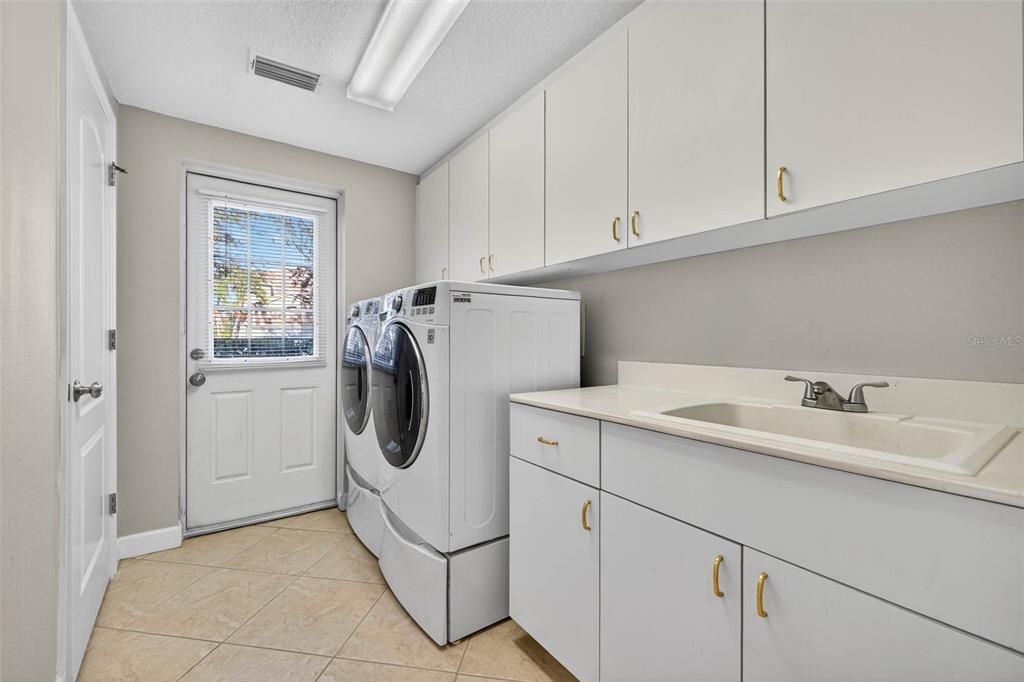 En Venta: $1,250,000 (4 camas, 3 baños, 3459 Pies cuadrados)