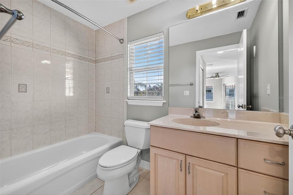 En Venta: $1,250,000 (4 camas, 3 baños, 3459 Pies cuadrados)