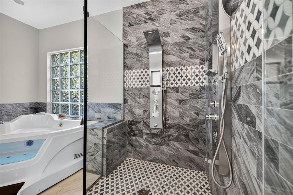 En Venta: $1,250,000 (4 camas, 3 baños, 3459 Pies cuadrados)