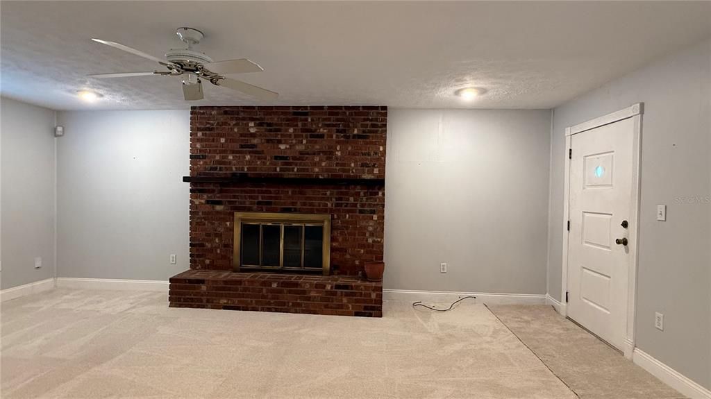 Active With Contract: $384,900 (3 beds, 2 baths, 1480 Square Feet)