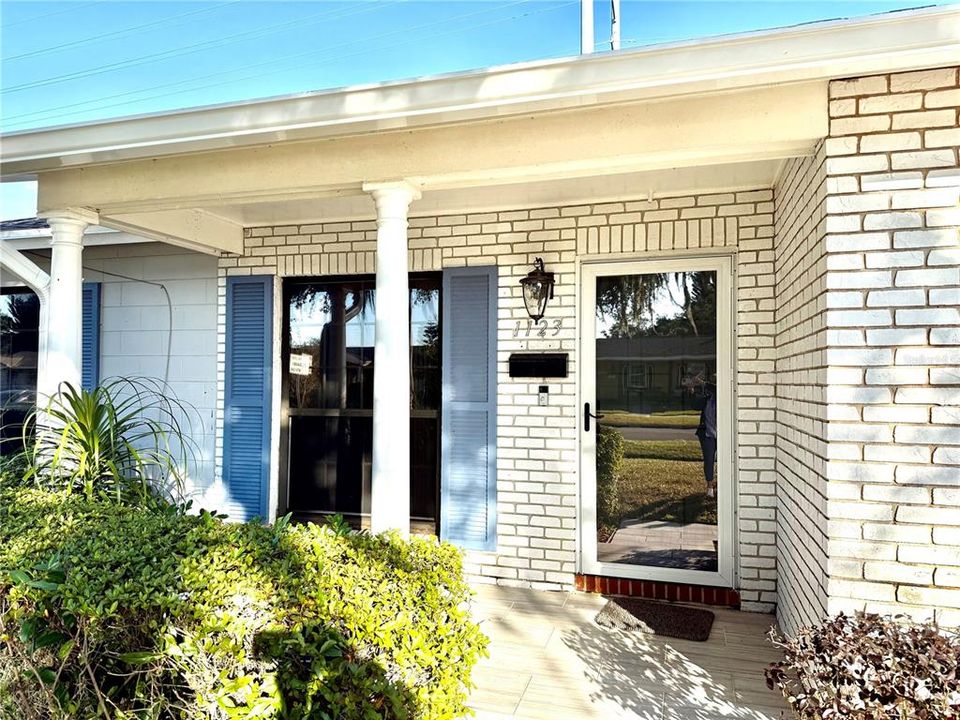 Active With Contract: $384,900 (3 beds, 2 baths, 1480 Square Feet)