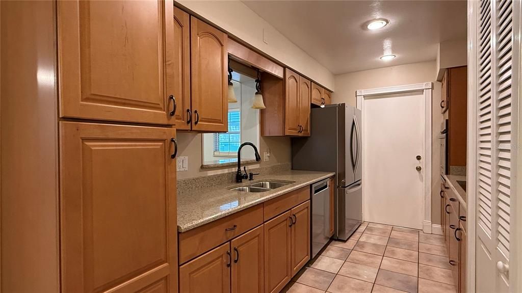 Active With Contract: $384,900 (3 beds, 2 baths, 1480 Square Feet)