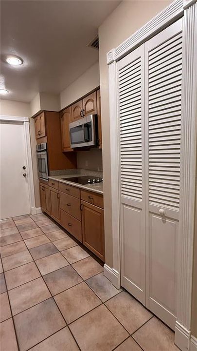 Active With Contract: $384,900 (3 beds, 2 baths, 1480 Square Feet)