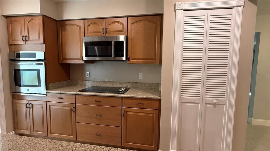 Active With Contract: $384,900 (3 beds, 2 baths, 1480 Square Feet)