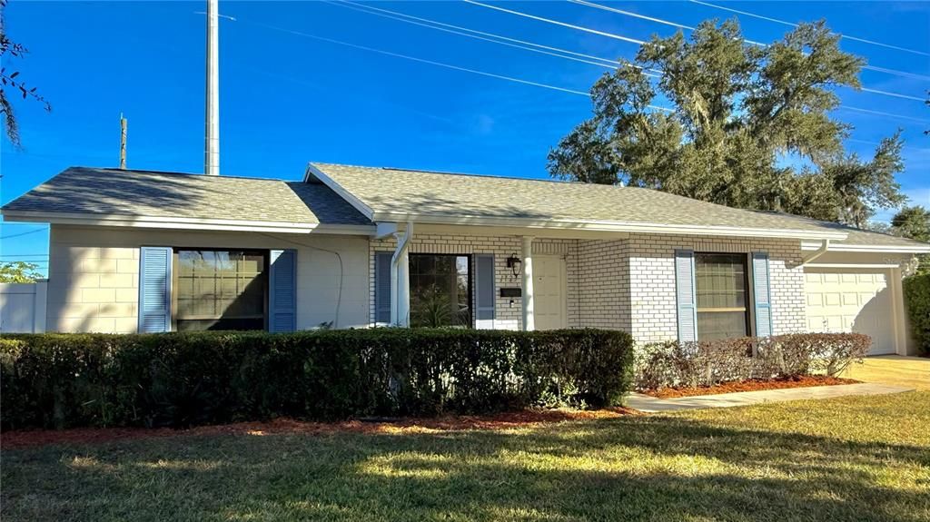 Active With Contract: $384,900 (3 beds, 2 baths, 1480 Square Feet)