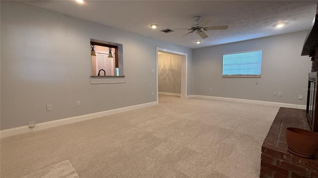 Active With Contract: $384,900 (3 beds, 2 baths, 1480 Square Feet)