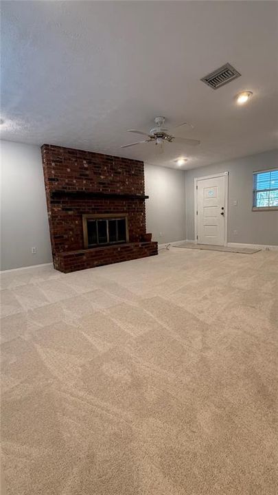 Active With Contract: $384,900 (3 beds, 2 baths, 1480 Square Feet)