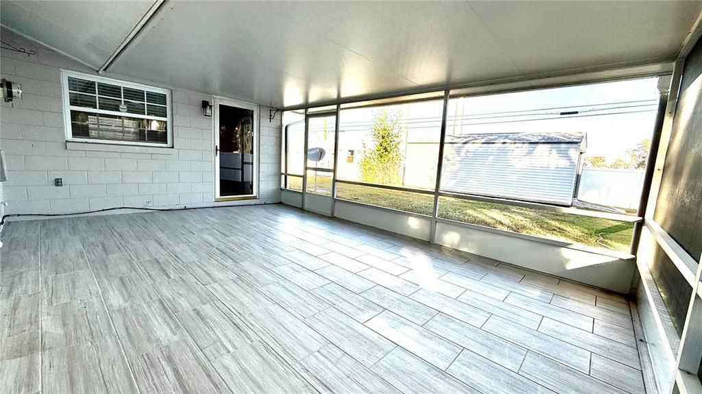 Active With Contract: $384,900 (3 beds, 2 baths, 1480 Square Feet)