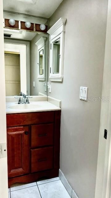 Active With Contract: $384,900 (3 beds, 2 baths, 1480 Square Feet)