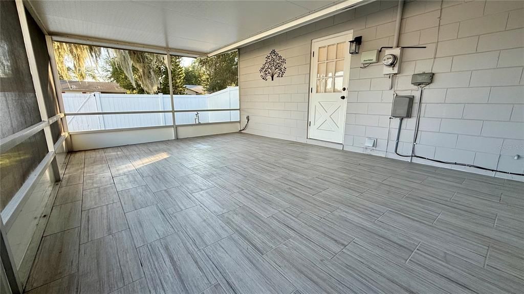 Active With Contract: $384,900 (3 beds, 2 baths, 1480 Square Feet)