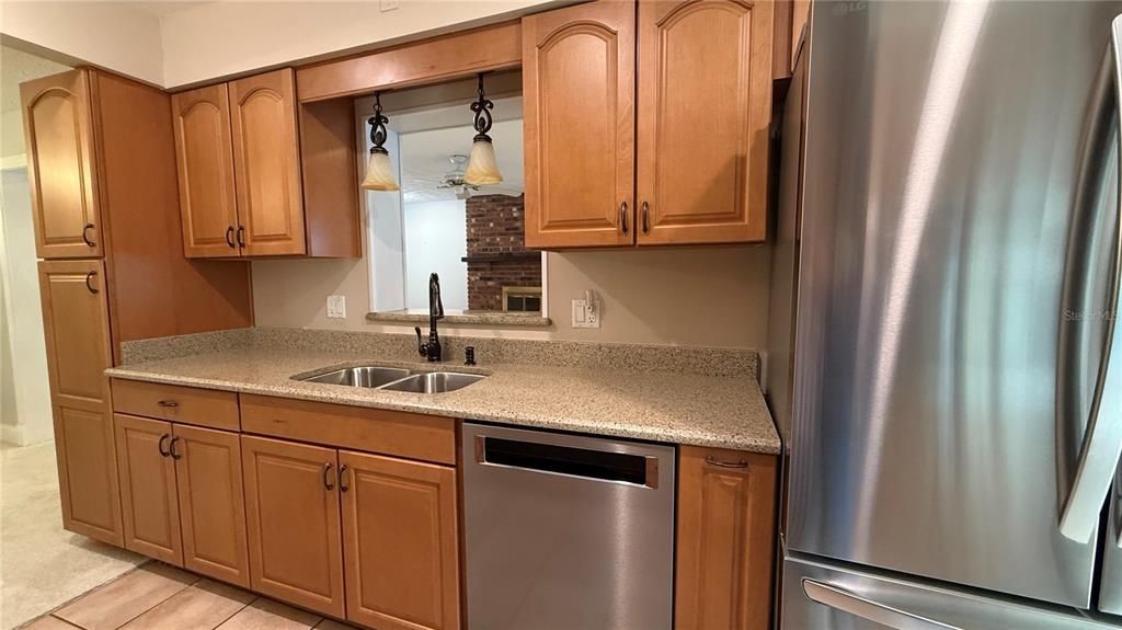 Active With Contract: $384,900 (3 beds, 2 baths, 1480 Square Feet)