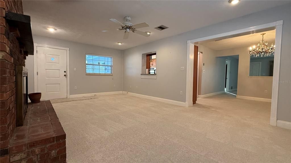 Active With Contract: $384,900 (3 beds, 2 baths, 1480 Square Feet)