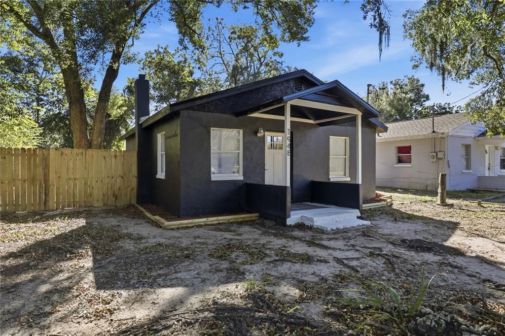 Active With Contract: $130,000 (2 beds, 1 baths, 720 Square Feet)