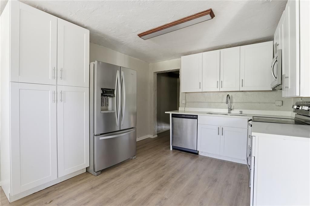Active With Contract: $130,000 (2 beds, 1 baths, 720 Square Feet)