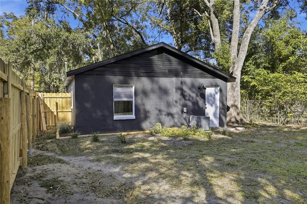 Active With Contract: $130,000 (2 beds, 1 baths, 720 Square Feet)