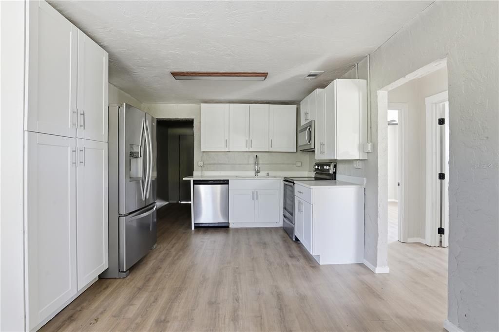 Active With Contract: $130,000 (2 beds, 1 baths, 720 Square Feet)