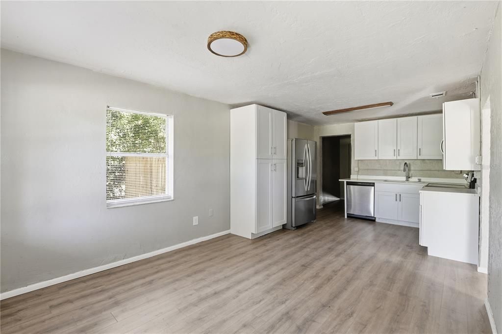 Active With Contract: $130,000 (2 beds, 1 baths, 720 Square Feet)