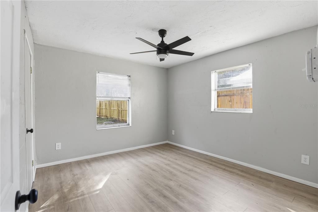 Active With Contract: $130,000 (2 beds, 1 baths, 720 Square Feet)