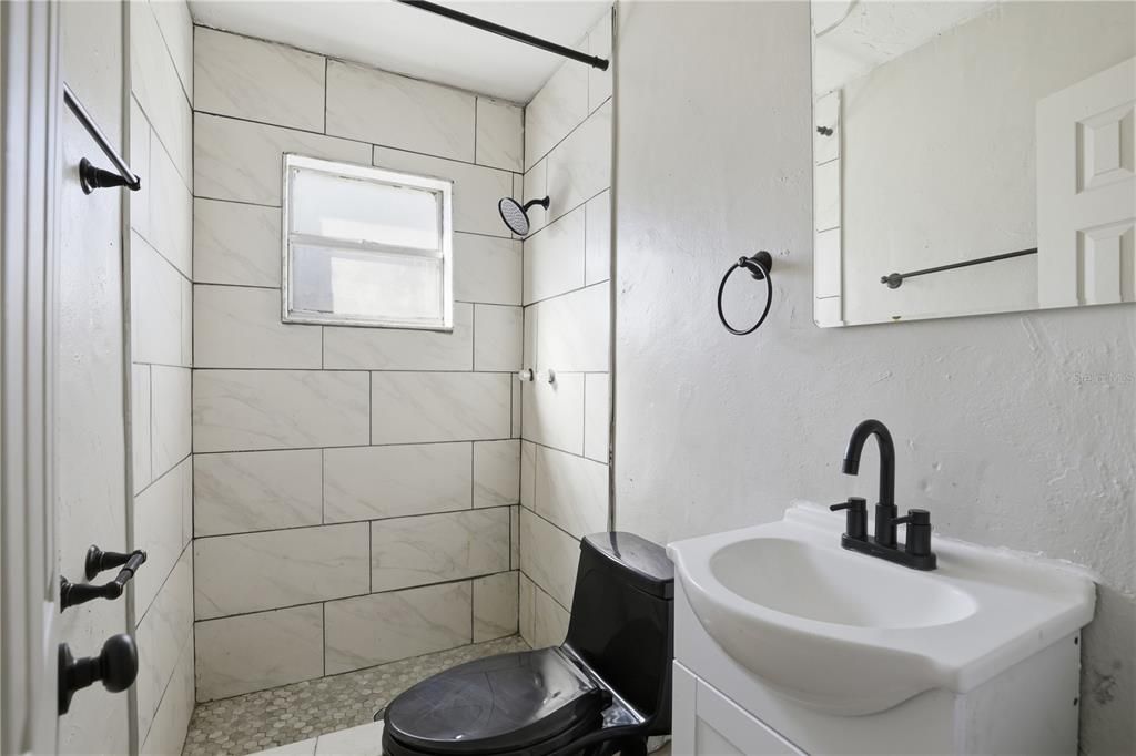 Active With Contract: $130,000 (2 beds, 1 baths, 720 Square Feet)