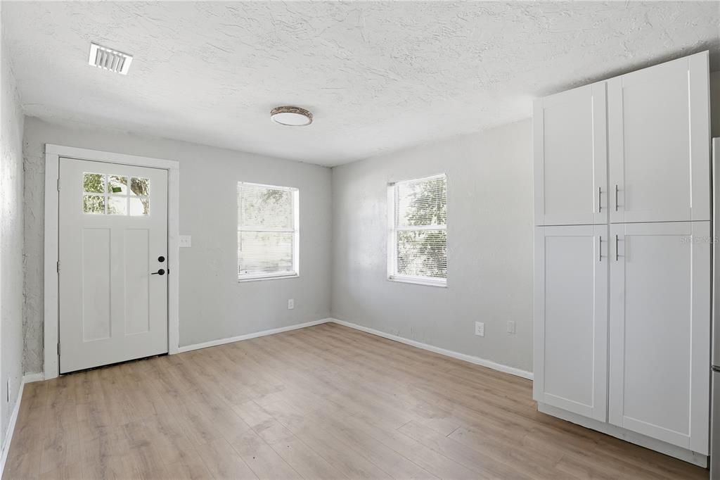 Active With Contract: $130,000 (2 beds, 1 baths, 720 Square Feet)