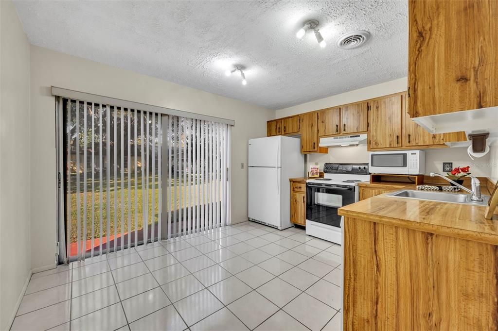 Active With Contract: $249,900 (3 beds, 2 baths, 1192 Square Feet)