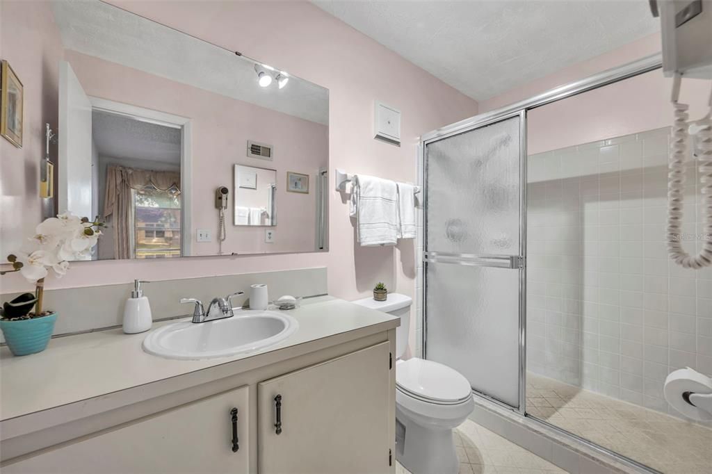 Active With Contract: $249,900 (3 beds, 2 baths, 1192 Square Feet)