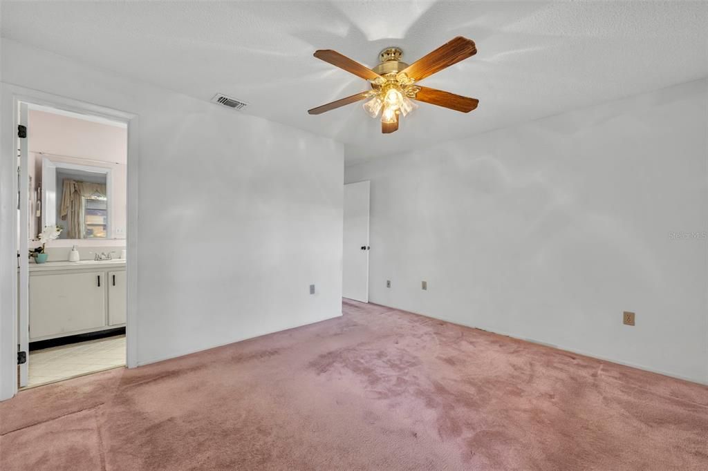 Active With Contract: $249,900 (3 beds, 2 baths, 1192 Square Feet)