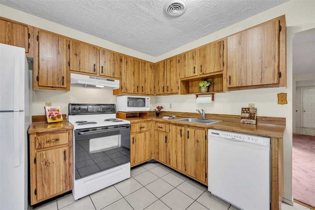 Active With Contract: $249,900 (3 beds, 2 baths, 1192 Square Feet)