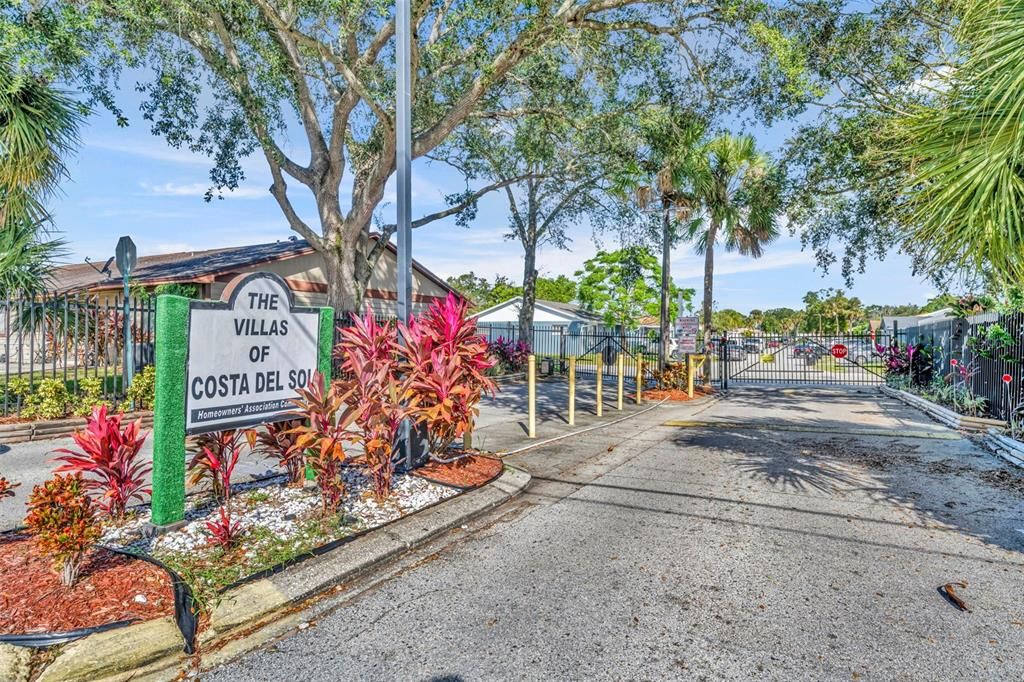 Active With Contract: $249,900 (3 beds, 2 baths, 1192 Square Feet)