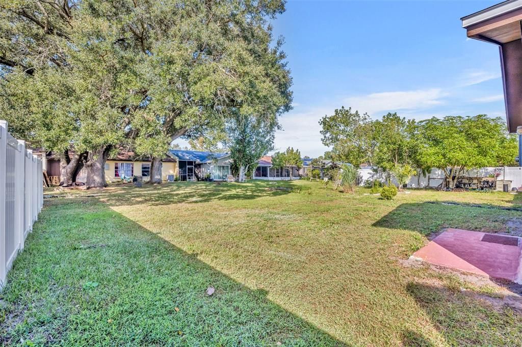 Active With Contract: $249,900 (3 beds, 2 baths, 1192 Square Feet)