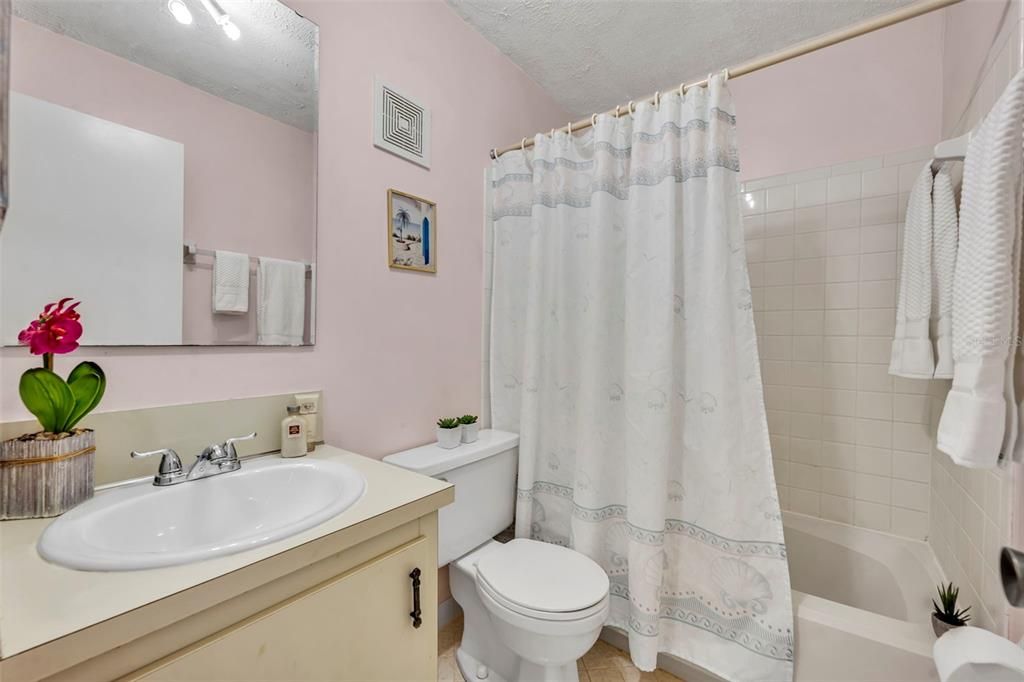 Active With Contract: $249,900 (3 beds, 2 baths, 1192 Square Feet)