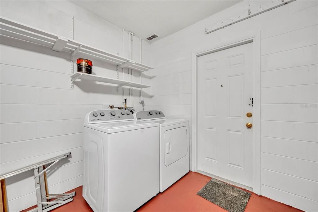 Active With Contract: $249,900 (3 beds, 2 baths, 1192 Square Feet)