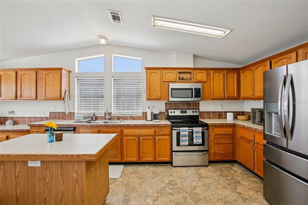 For Sale: $285,000 (3 beds, 2 baths, 2094 Square Feet)