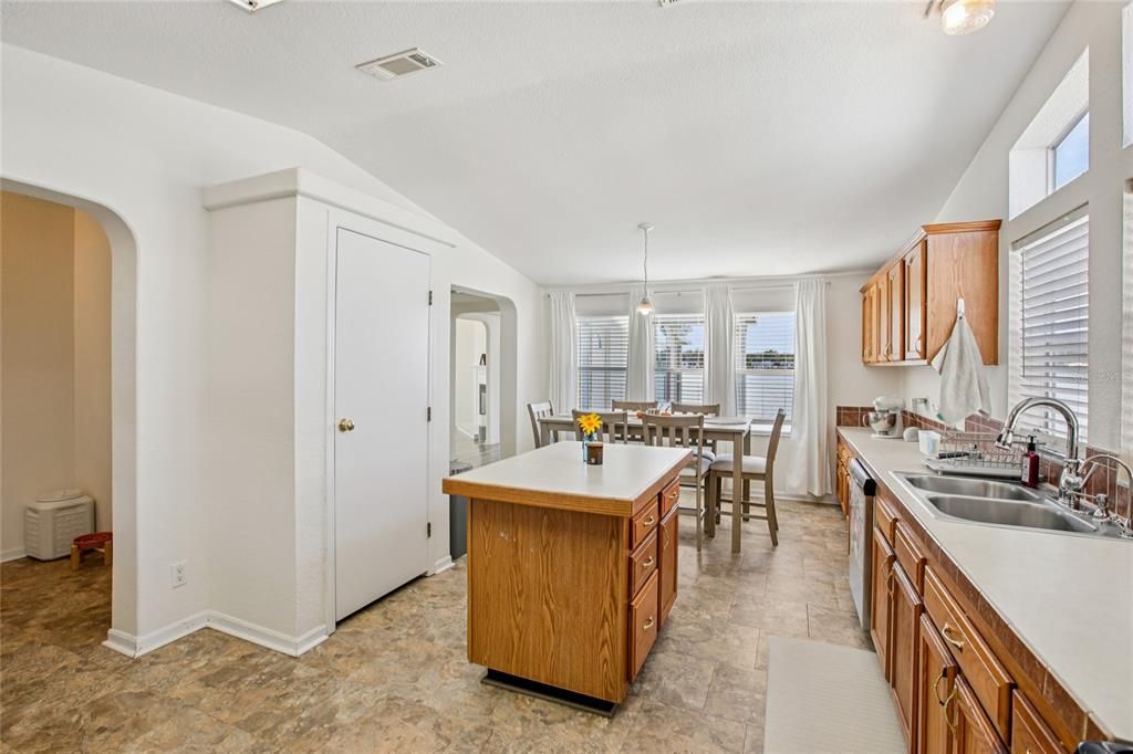 For Sale: $285,000 (3 beds, 2 baths, 2094 Square Feet)