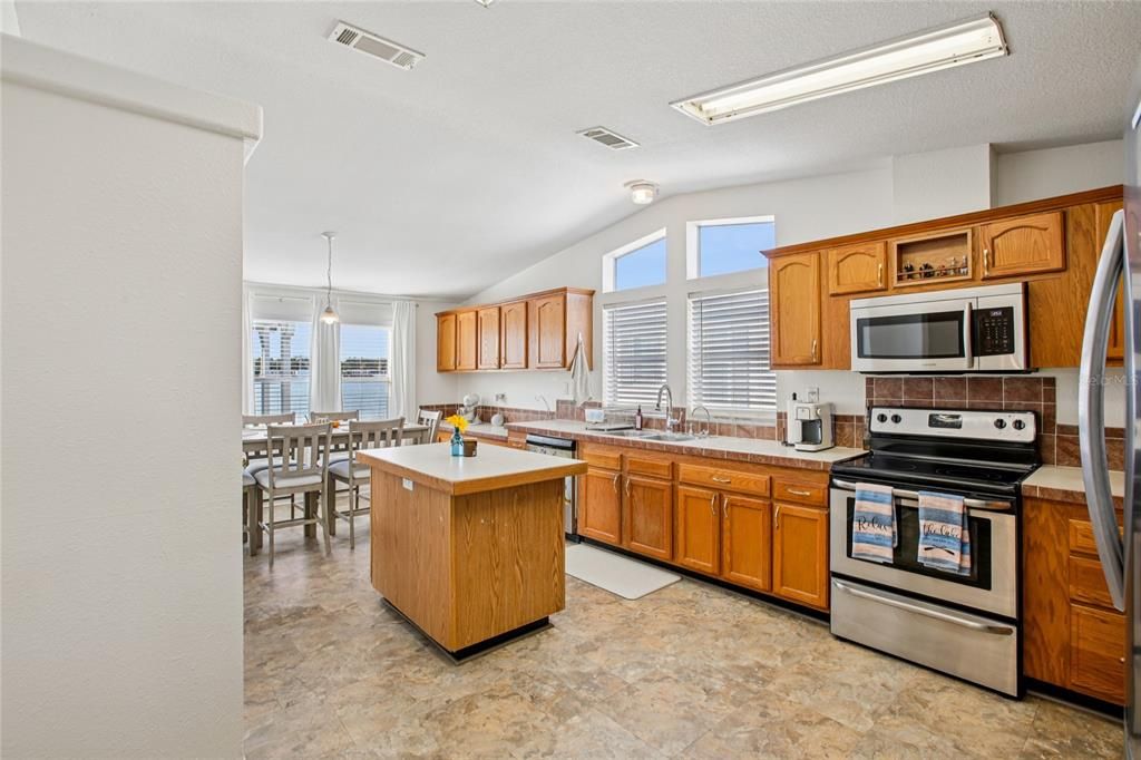 For Sale: $285,000 (3 beds, 2 baths, 2094 Square Feet)