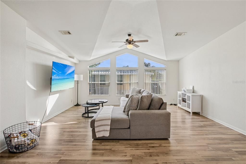 For Sale: $285,000 (3 beds, 2 baths, 2094 Square Feet)