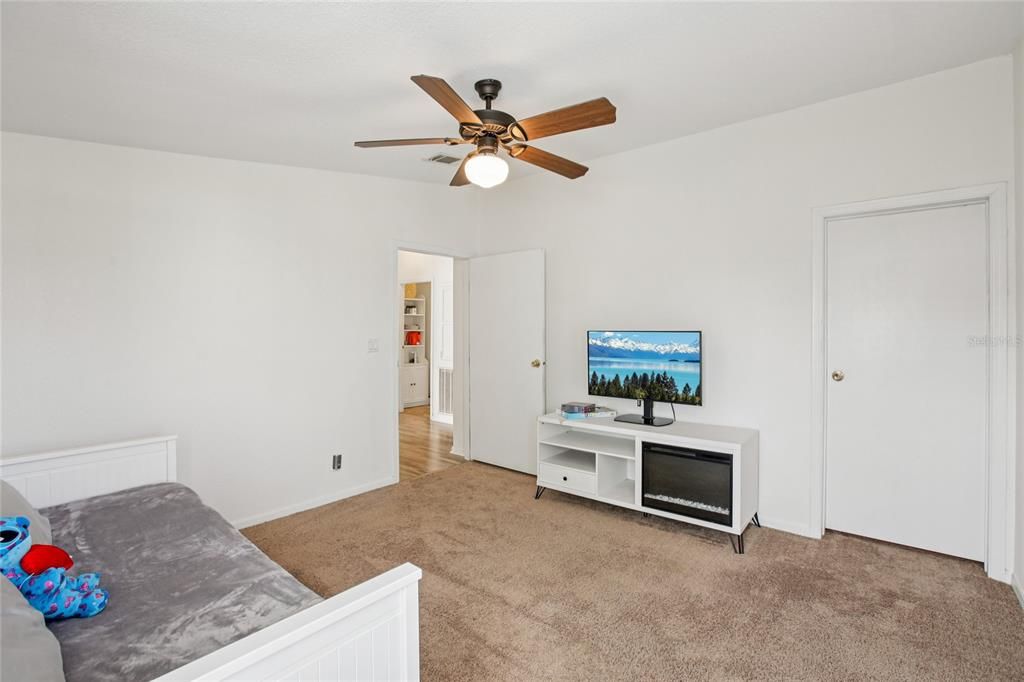 For Sale: $285,000 (3 beds, 2 baths, 2094 Square Feet)