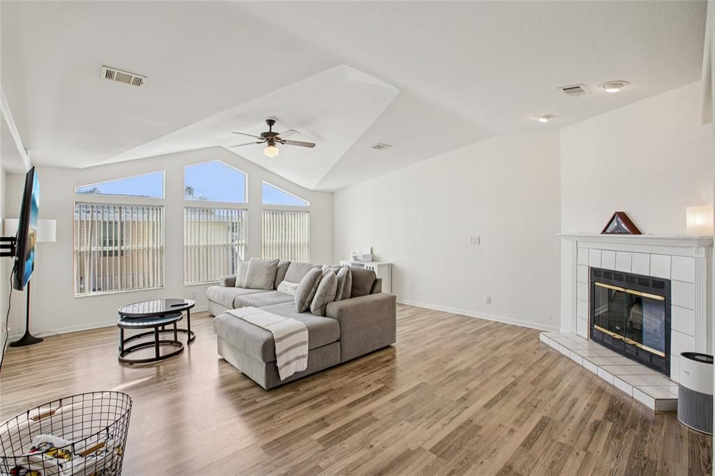 For Sale: $285,000 (3 beds, 2 baths, 2094 Square Feet)