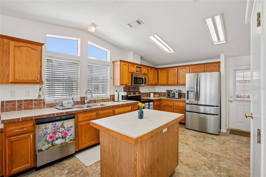 For Sale: $285,000 (3 beds, 2 baths, 2094 Square Feet)