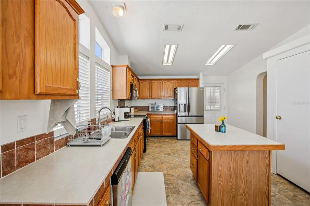 For Sale: $285,000 (3 beds, 2 baths, 2094 Square Feet)