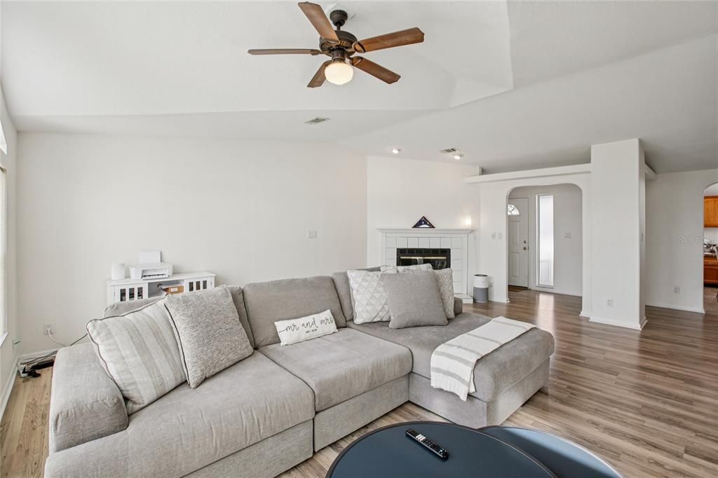 For Sale: $285,000 (3 beds, 2 baths, 2094 Square Feet)