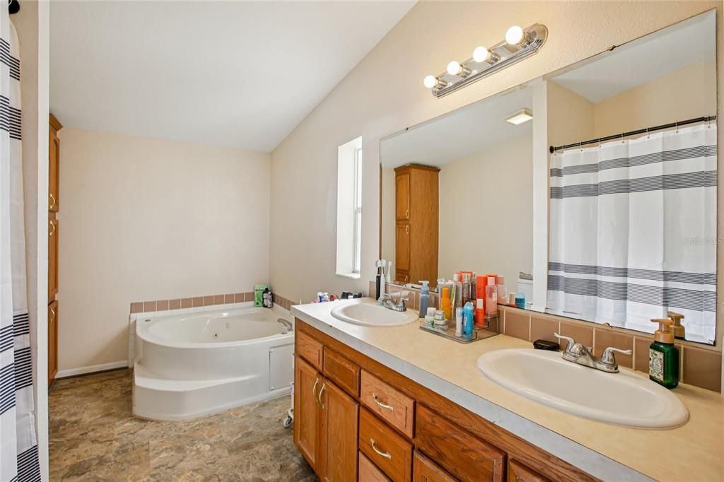 For Sale: $285,000 (3 beds, 2 baths, 2094 Square Feet)