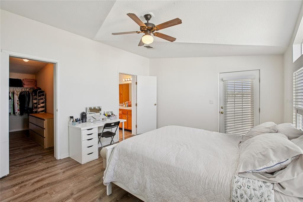 For Sale: $285,000 (3 beds, 2 baths, 2094 Square Feet)