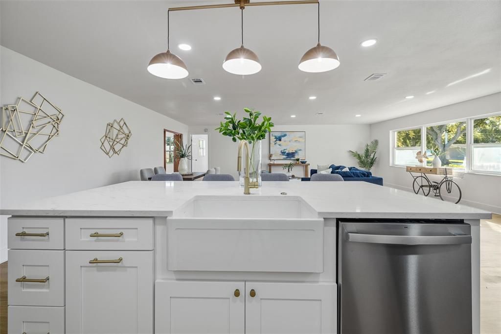 En Venta: $599,900 (4 camas, 2 baños, 1851 Pies cuadrados)