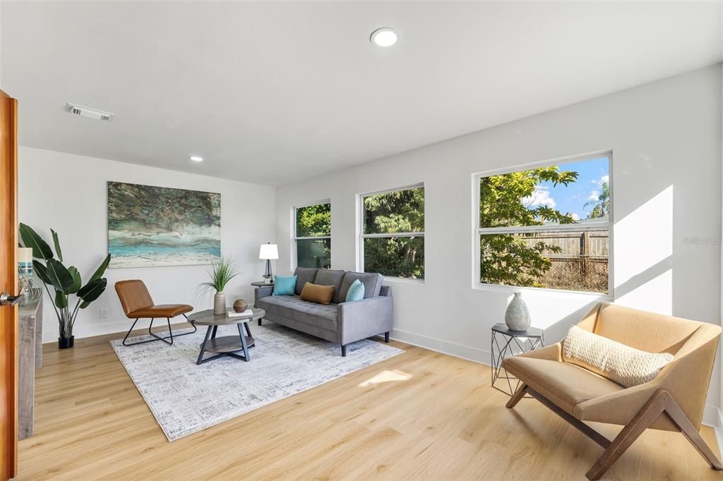 En Venta: $599,900 (4 camas, 2 baños, 1851 Pies cuadrados)