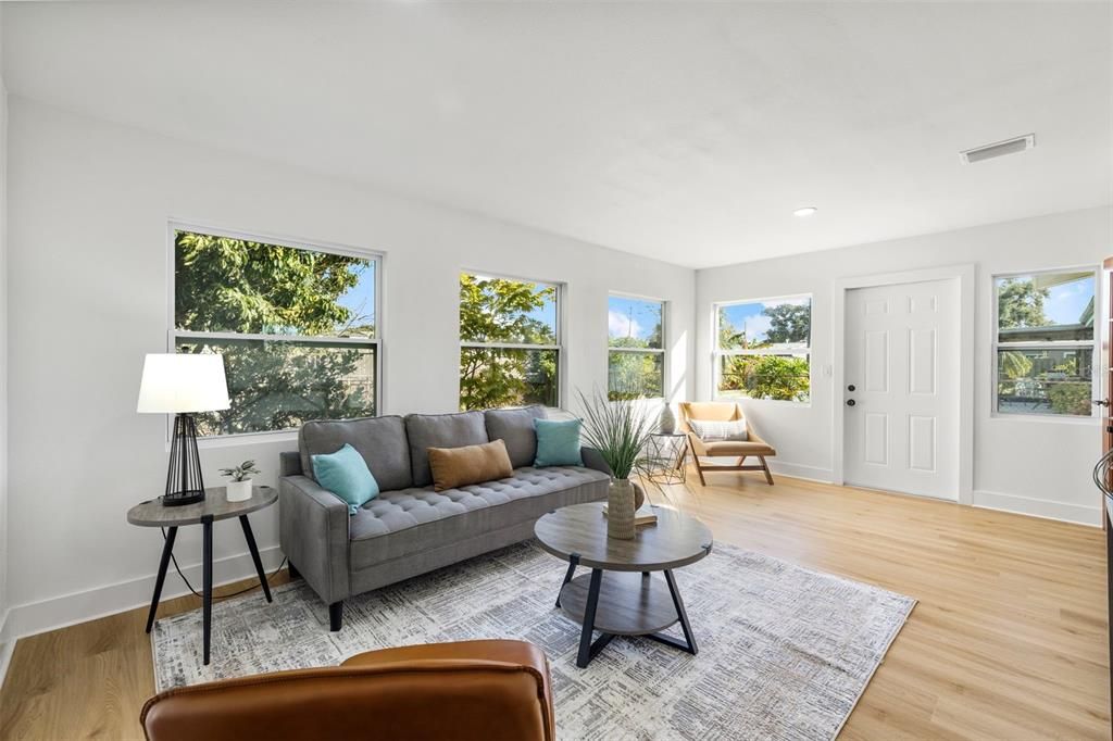 En Venta: $599,900 (4 camas, 2 baños, 1851 Pies cuadrados)