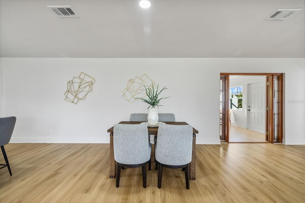 En Venta: $599,900 (4 camas, 2 baños, 1851 Pies cuadrados)